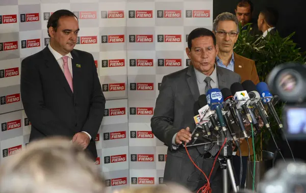 Romeu Zema e vice-presidente general Mourão se encontram com industriais mineiros