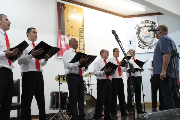 O coral Vozes da Cela se apresentou na abertura do festival