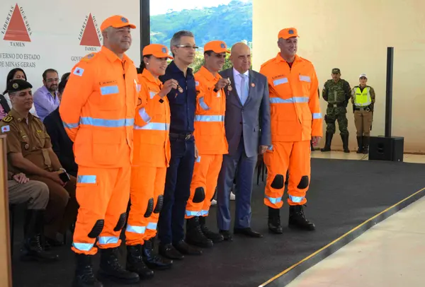 Governador entrega viaturas para o policiamento Rodoviário, de Meio Ambiente e para o Corpo de Bombeiros de Minas 