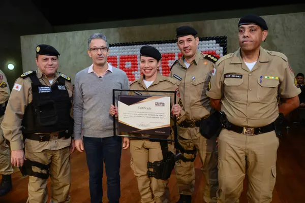 Romeu Zema participa de formatura de programa de prevenção às drogas