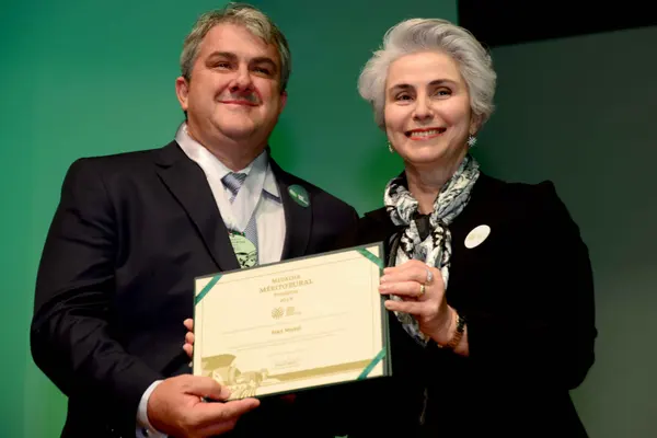 Romeu Zema participa de entrega da Medalha do Mérito Rural e destaca importância do produtor