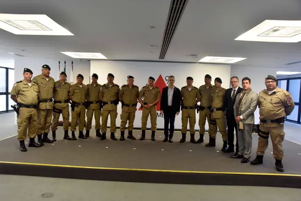 Governador Romeu Zema homenageia profissionais de Segurança Pública que atuaram em Uberaba