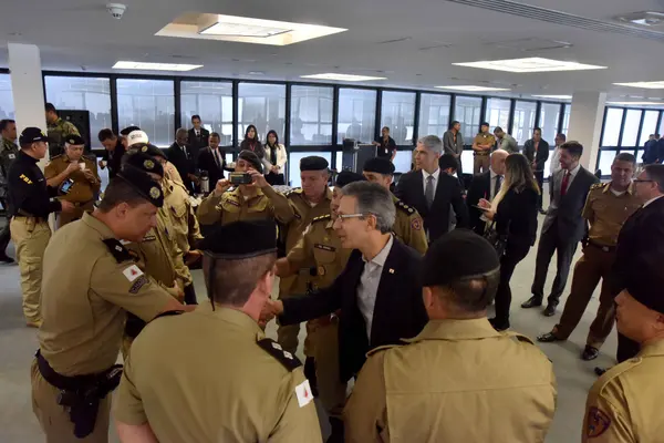 Governador Romeu Zema homenageia profissionais de Segurança Pública que atuaram em Uberaba