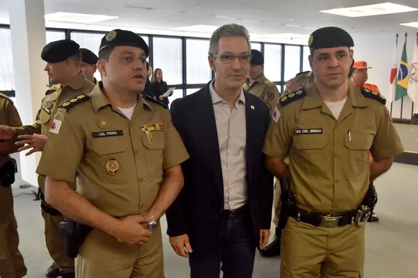 Governador Romeu Zema homenageia profissionais de Segurança Pública que atuaram em Uberaba