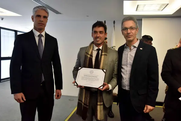 Governador Romeu Zema homenageia profissionais de Segurança Pública que atuaram em Uberaba