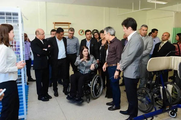 Romeu Zema participa da inauguração da Oficina Ortopédica Itinerante Terrestre