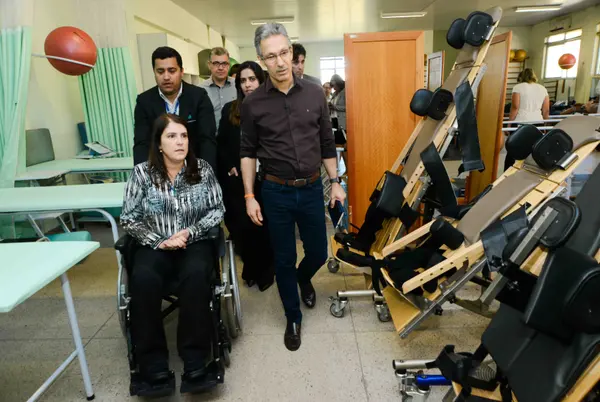 Romeu Zema participa da inauguração da Oficina Ortopédica Itinerante Terrestre