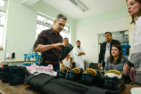 Romeu Zema participa da inauguração da Oficina Ortopédica Itinerante Terrestre
