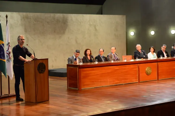 Romeu Zema recebe 102 aprovados pelo Programa Transforma Minas