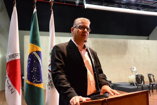 Romeu Zema recebe 102 aprovados pelo Programa Transforma Minas