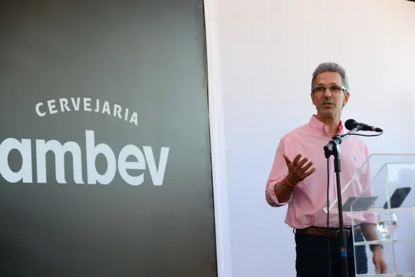 Romeu Zema participa do lançamento da pedra fundamental da Ambev, em Sete Lagoas
