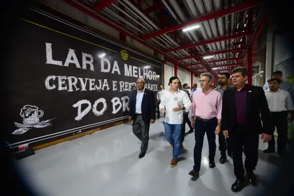 Romeu Zema participa do lançamento da pedra fundamental da Ambev, em Sete Lagoas