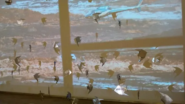 Duas mil peças de origamis feitas por custodiados estão em exposição no Museu Mineiro