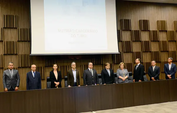 Governador e representantes dos poderes assinam protocolo de intenções em apoio às Apacs em Minas