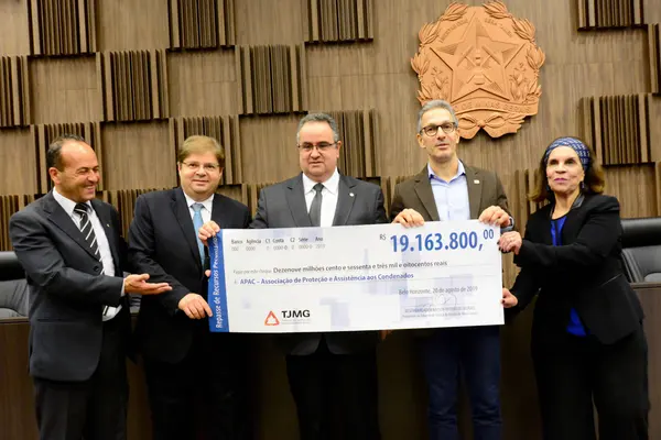 Governador e representantes dos poderes assinam protocolo de intenções em apoio às Apacs em Minas