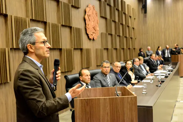Governador e representantes dos poderes assinam protocolo de intenções em apoio às Apacs em Minas