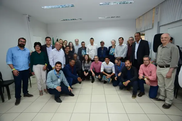 Romeu Zema participa de mostra empresarial do Nordeste mineiro, em Teófilo Otoni, e também se reuniu com profissionais da Saúde