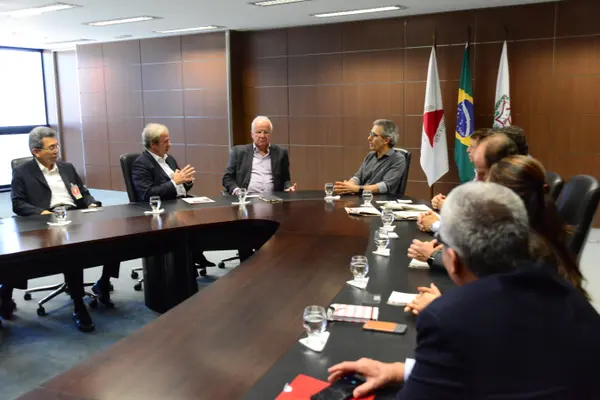 Governador Romeu Zema assina protocolo com a Usiminas para investimentos no estado