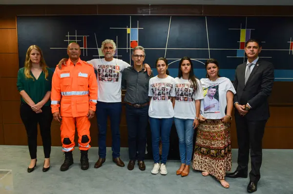 Romeu Zema recebe familiares de vítimas do rompimento da barragem em Brumadinho