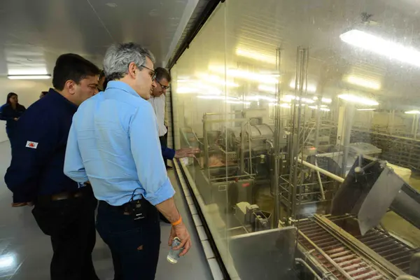 Além dos hospitais, o governador visitou a fábrica da BRF, uma das maiores empresas alimentícias do mundo