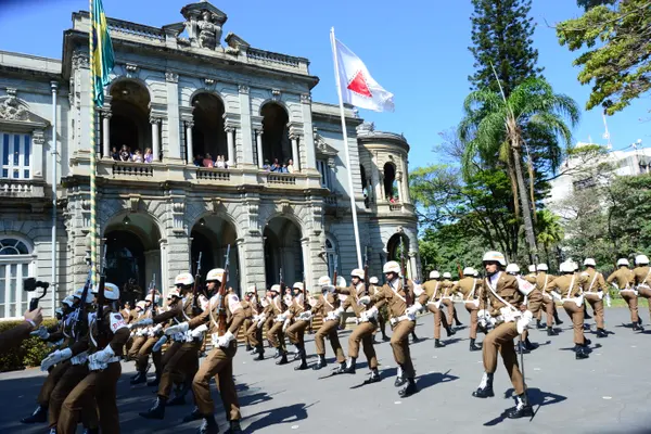Governador Romeu Zema acompanha a Troca da Guarda do Palácio da Liberdade, em Belo Horizonte