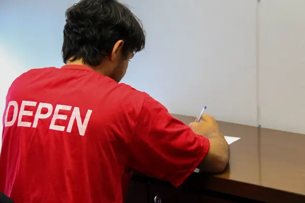 Projeto em penitenciária fortalece laços familiares por meio de cartas