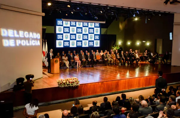 Romeu Zema participa de solenidade de formatura de 79 delegados de Polícia Civil