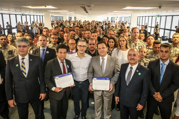 Romeu Zema entrega Selo Resgata a empresários que empregam mão de obra prisional