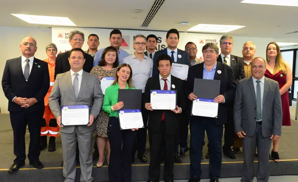 Romeu Zema entrega Selo Resgata a empresários que empregam mão de obra prisional