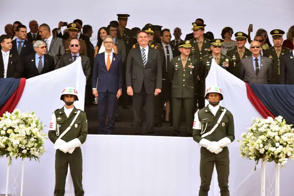 Romeu Zema participa de cerimônia formação de sargentos, em Três Corações