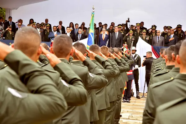 Romeu Zema participa de cerimônia formação de sargentos, em Três Corações