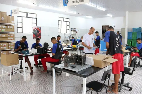 Unidade prisional de Ribeirão das Neves é primeira do estado com 100% dos detentos trabalhando