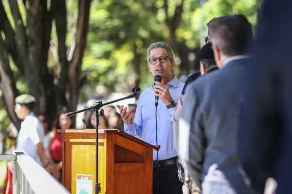 Romeu Zema participa de cerimônia de doação de 450 fuzis do Exército para Polícia Militar