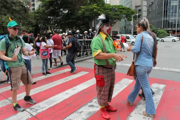 Ação preventiva orienta sobre segurança no trânsito e riscos do uso abusivo de álcool