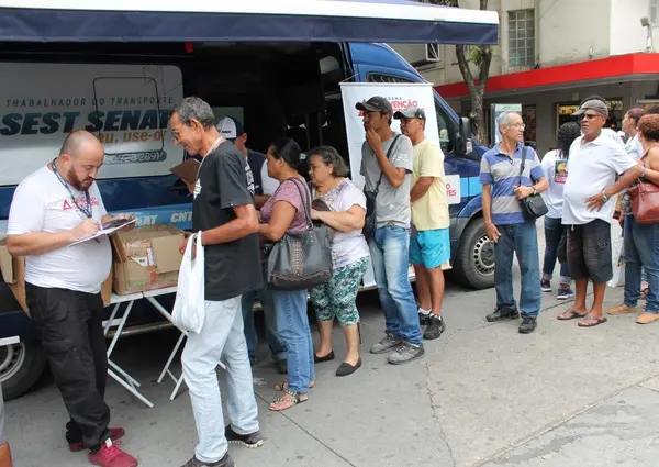 Ação preventiva orienta sobre segurança no trânsito e riscos do uso abusivo de álcool