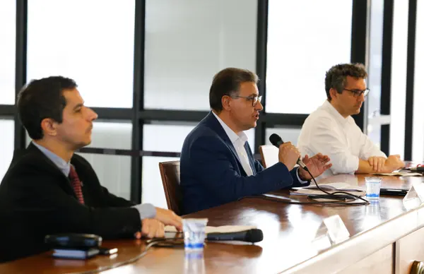 Secretaria de Saúde realiza coletiva de imprensa virtual sobre situação do coronavírus