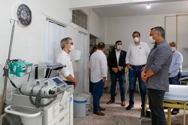 Romeu Zema vistoria em Contagem hospital que receberá pacientes com Covid-19