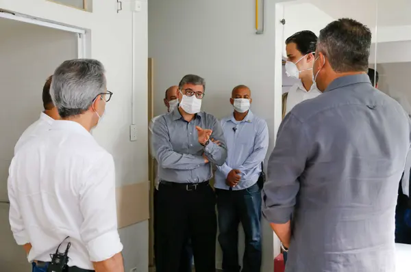 Romeu Zema vistoria em Contagem hospital que receberá pacientes com Covid-19