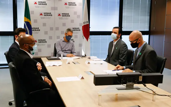 Reunião para anúncio de novas medidas de reparação relacionadas ao rompimento de barragem em Mariana