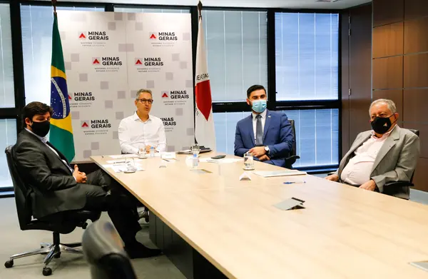 Romeu Zema assina ordem de início de oito obras viárias com investimentos de R$ 100 milhões