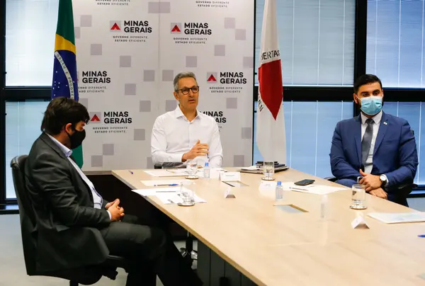 Romeu Zema assina ordem de início de oito obras viárias com investimentos de R$ 100 milhões