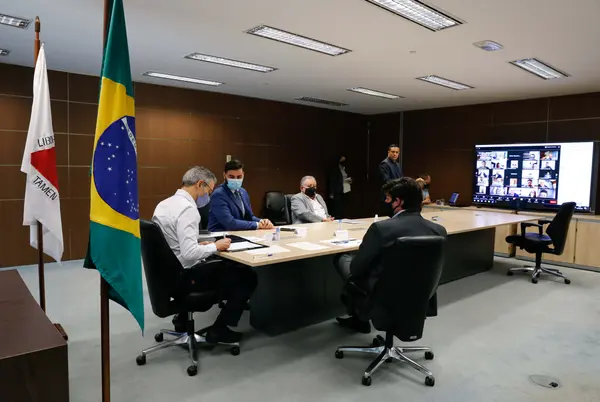 Romeu Zema assina ordem de início de oito obras viárias com investimentos de R$ 100 milhões