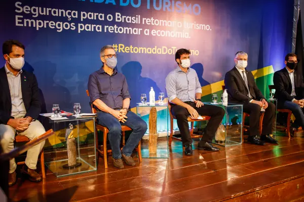 Romeu Zema e ministro Marcelo Álvaro Antônio participam de lançamento do Plano Nacional de Retomada do Turismo, em Ouro Preto
