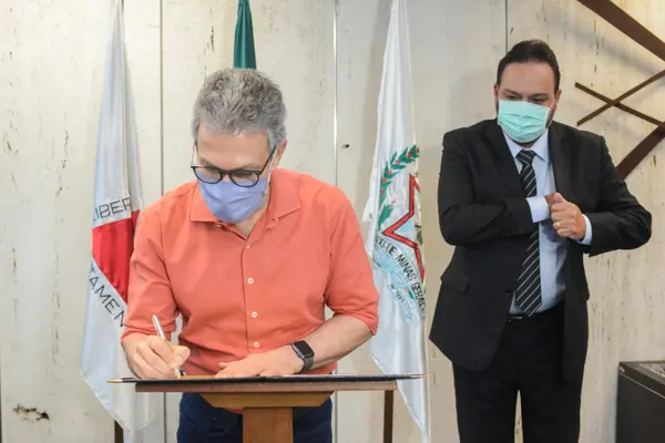 Governador Romeu Zema assina acordo de cooperação com o TRE-MG em apoio à realização das eleições