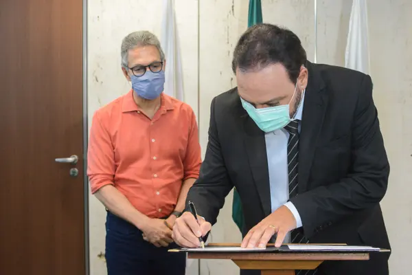 Governador Romeu Zema assina acordo de cooperação com o TRE-MG em apoio à realização das eleições