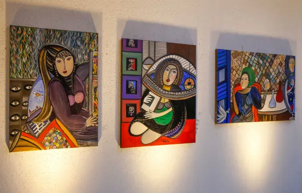 Romeu Zema participa da exposição Luz das Estrelas, da artista mineira Patrícia Krug