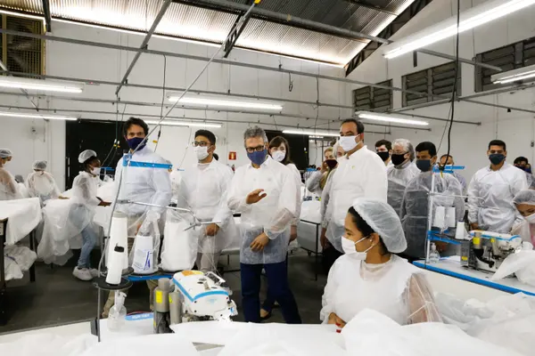 Governador visita Sul Minas Indústria e Comércio de Confecção