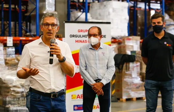 Romeu Zema visita rede de Supermercados ABC