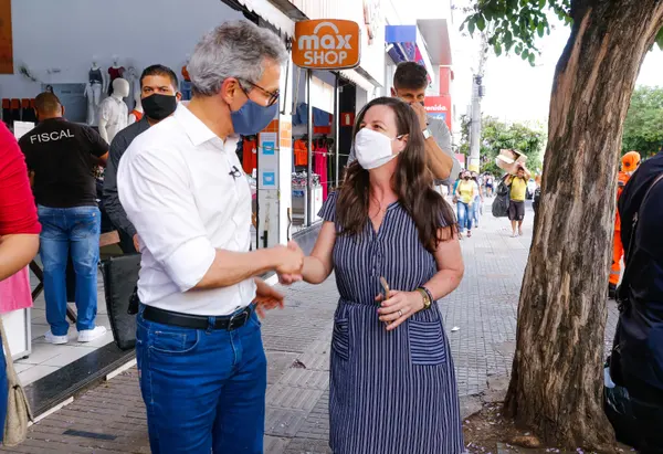 Visita a comerciantes no centro de Divinópolis