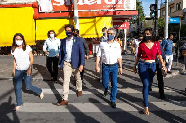 Visita a comerciantes no centro de Divinópolis